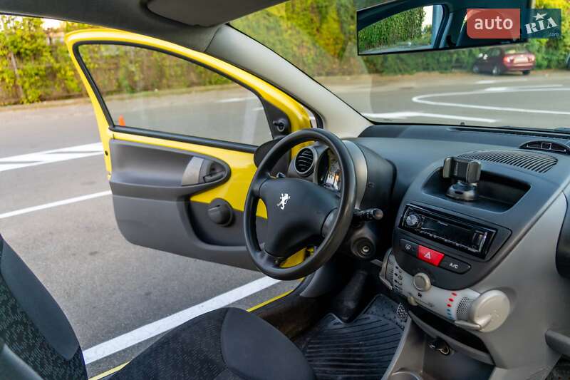 Хетчбек Peugeot 107 2010 в Києві