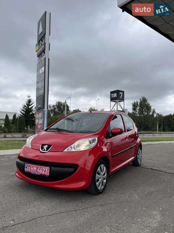 Хэтчбек Peugeot 107 2008 в Дубно