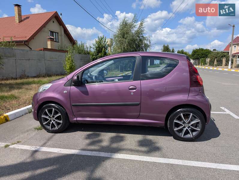 Хэтчбек Peugeot 107 2012 в Киеве
