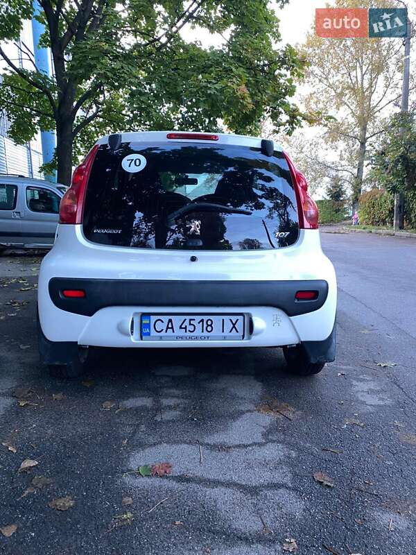 Хэтчбек Peugeot 107 2011 в Киеве