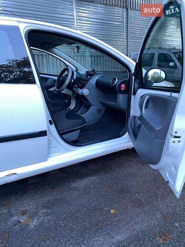 Хэтчбек Peugeot 107 2011 в Киеве