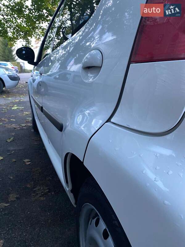 Хэтчбек Peugeot 107 2011 в Киеве