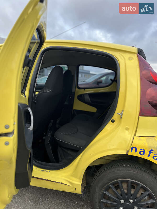 Хетчбек Peugeot 107 2012 в Києві