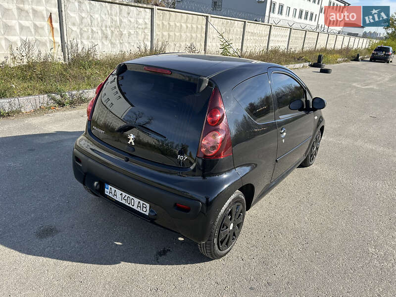 Хэтчбек Peugeot 107 2012 в Киеве