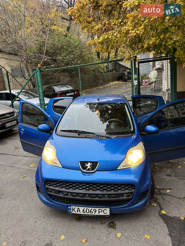 Хэтчбек Peugeot 107 2010 в Киеве