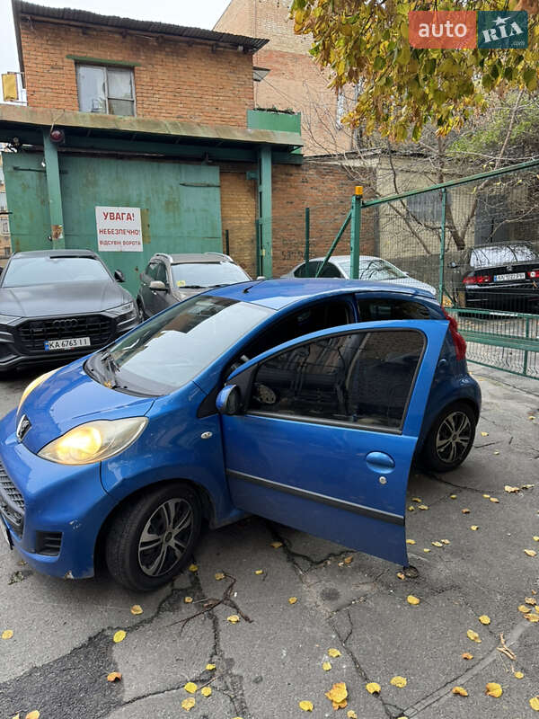 Хэтчбек Peugeot 107 2010 в Киеве