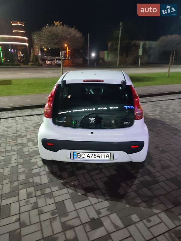 Хетчбек Peugeot 107 2011 в Самборі