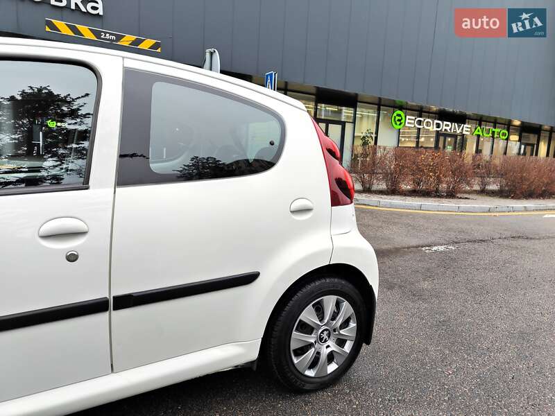 Хэтчбек Peugeot 107 2013 в Киеве