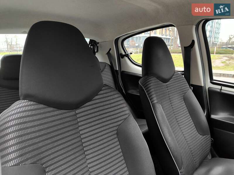 Хэтчбек Peugeot 107 2013 в Киеве