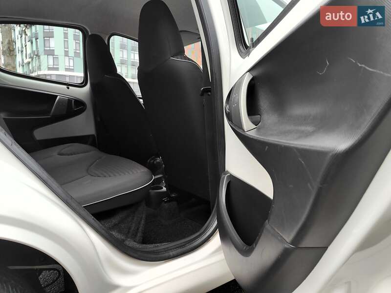 Хэтчбек Peugeot 107 2013 в Киеве