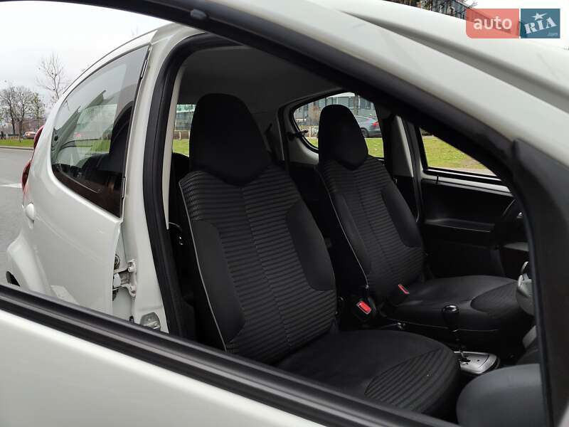 Хэтчбек Peugeot 107 2013 в Киеве