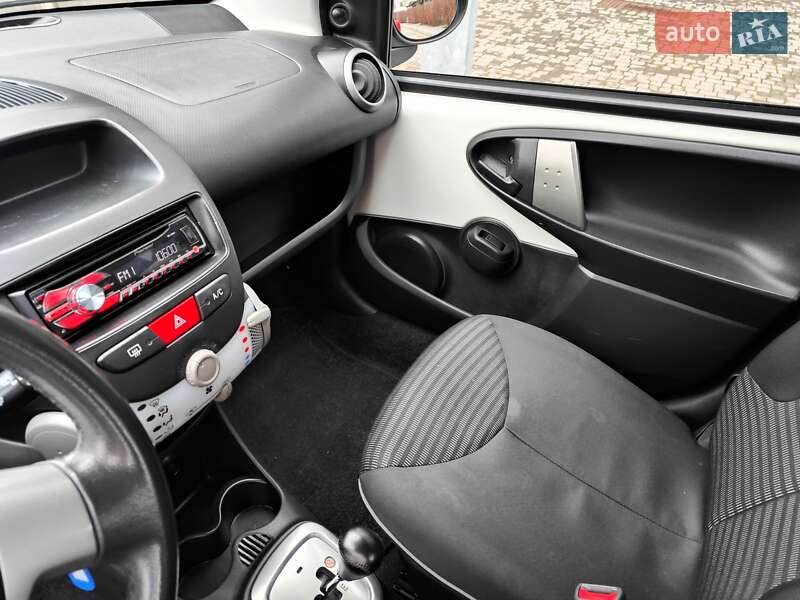 Хэтчбек Peugeot 107 2013 в Киеве