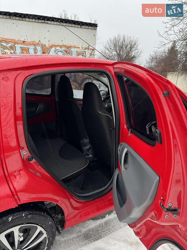 Хэтчбек Peugeot 107 2010 в Харькове