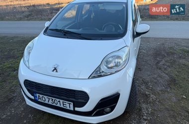Хетчбек Peugeot 107 2012 в Ужгороді