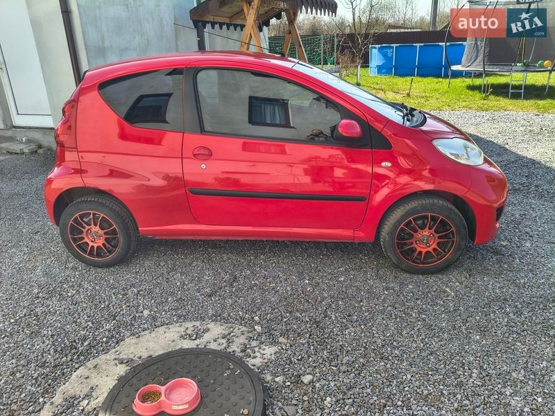 Хэтчбек Peugeot 107 2010 в Львове