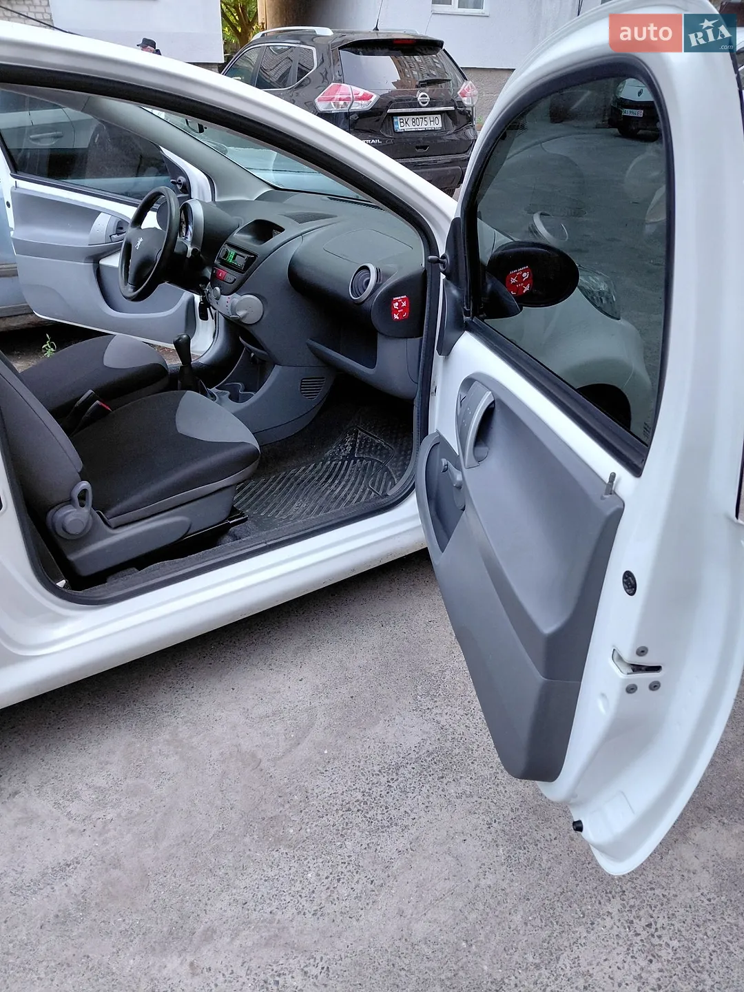 2011 Peugeot 107 - мініатюра 8