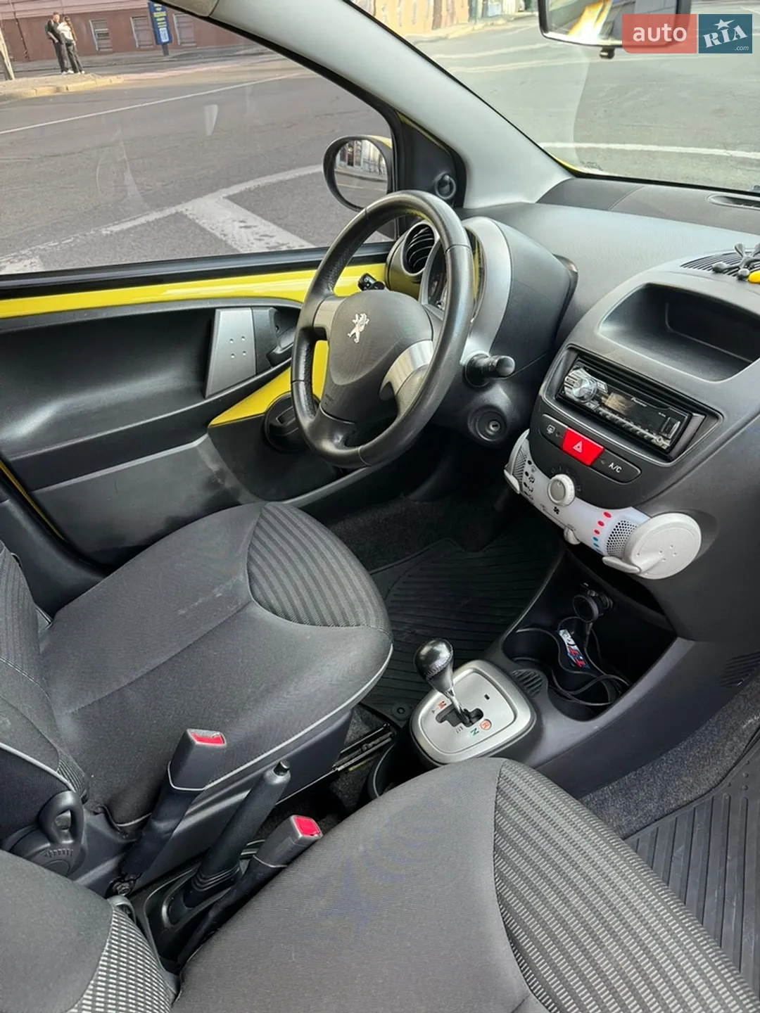 2012 Peugeot 107 - мініатюра 12