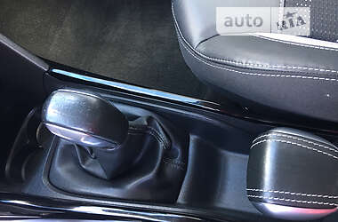 Позашляховик / Кросовер Peugeot 2008 2017 в 