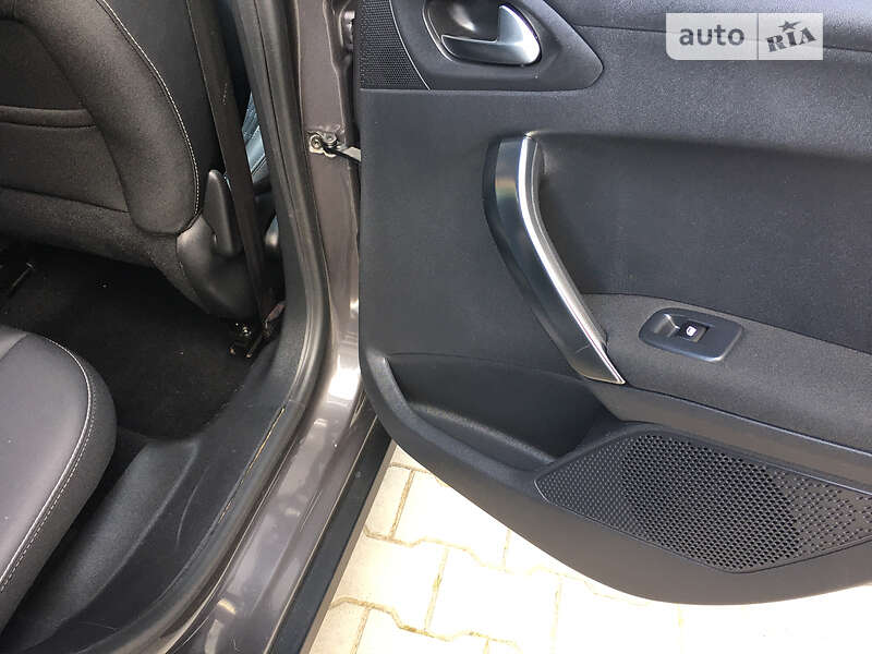 Позашляховик / Кросовер Peugeot 2008 2017 в Дубні