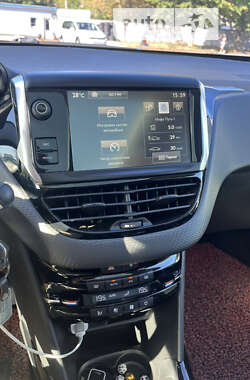 Внедорожник / Кроссовер Peugeot 2008 2015 в 