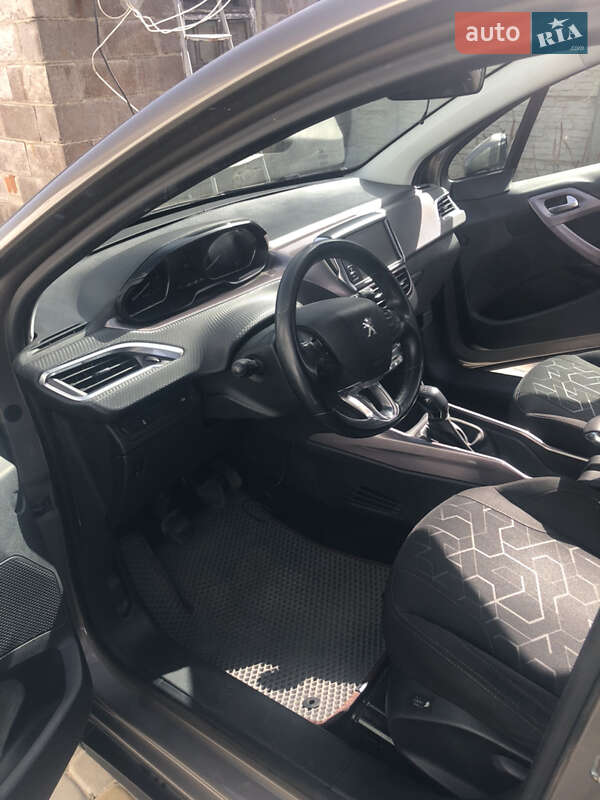 Позашляховик / Кросовер Peugeot 2008 2014 в Харкові