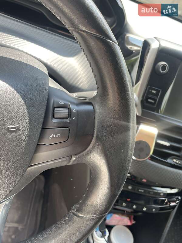 Позашляховик / Кросовер Peugeot 2008 2017 в Запоріжжі