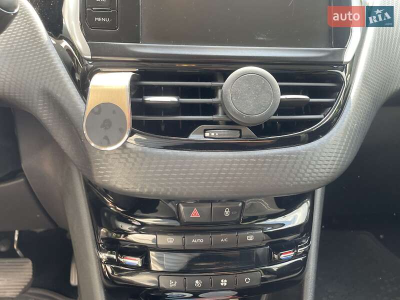 Позашляховик / Кросовер Peugeot 2008 2017 в Запоріжжі