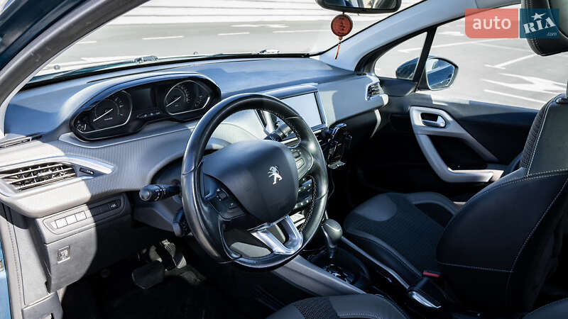 Позашляховик / Кросовер Peugeot 2008 2016 в Львові