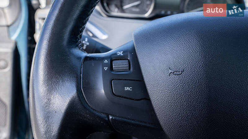 Позашляховик / Кросовер Peugeot 2008 2016 в Львові