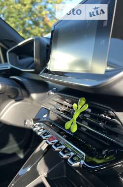 Внедорожник / Кроссовер Peugeot 2008 2022 в 