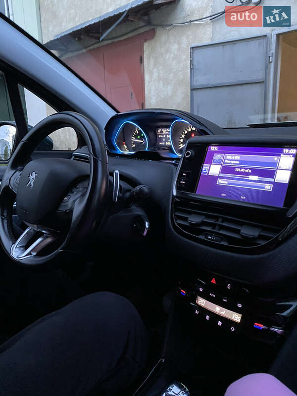 Внедорожник / Кроссовер Peugeot 2008 2016 в Львове