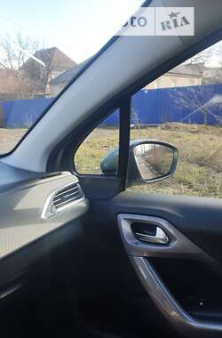 Внедорожник / Кроссовер Peugeot 2008 2016 в 