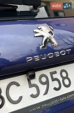 Внедорожник / Кроссовер Peugeot 2008 2015 в 