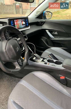 Внедорожник / Кроссовер Peugeot 2008 2020 в 