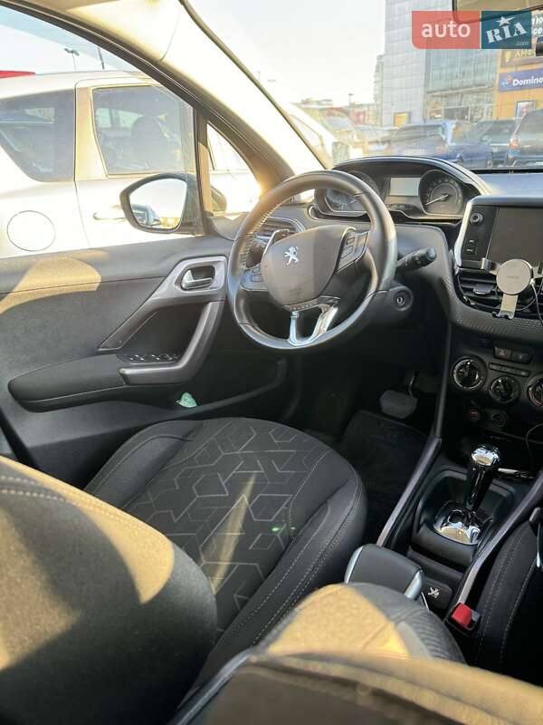 Внедорожник / Кроссовер Peugeot 2008 2016 в Львове