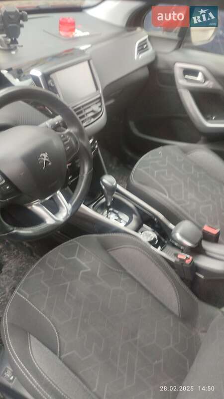 Внедорожник / Кроссовер Peugeot 2008 2017 в Киеве