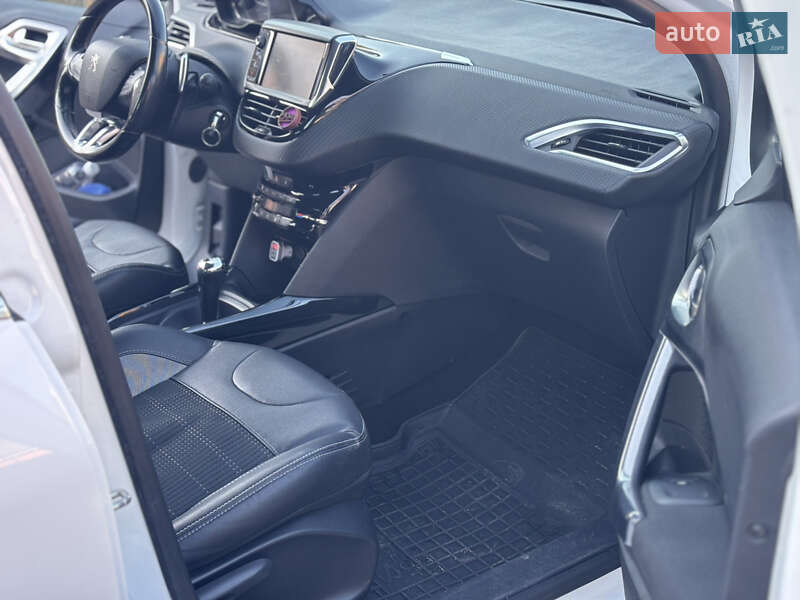 Позашляховик / Кросовер Peugeot 2008 2015 в Житомирі