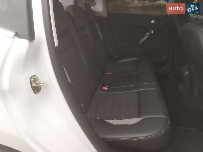 Позашляховик / Кросовер Peugeot 2008 2014 в Бродах