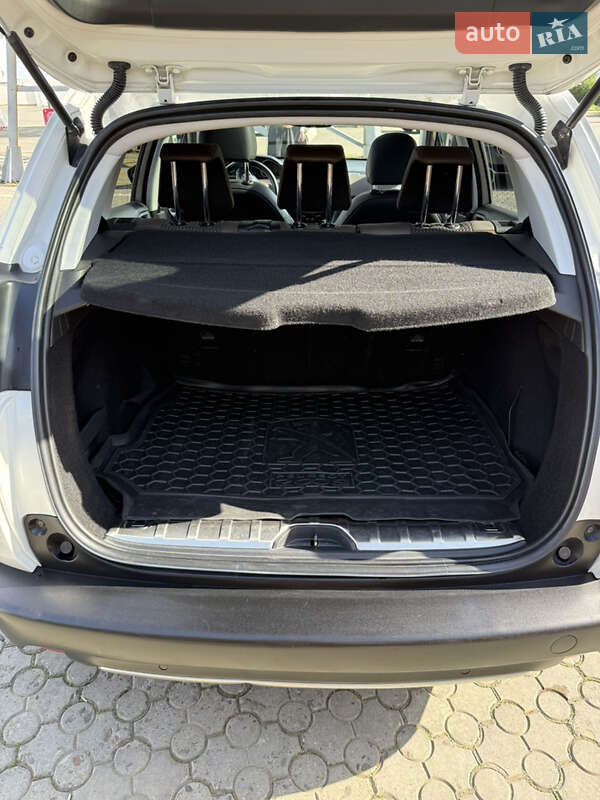 Внедорожник / Кроссовер Peugeot 2008 2013 в Черновцах
