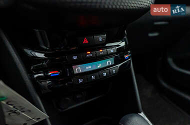 Позашляховик / Кросовер Peugeot 2008 2017 в 