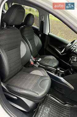 Внедорожник / Кроссовер Peugeot 2008 2013 в 
