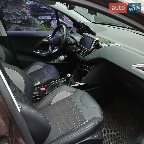 Внедорожник / Кроссовер Peugeot 2008 2015 в Ирпене
