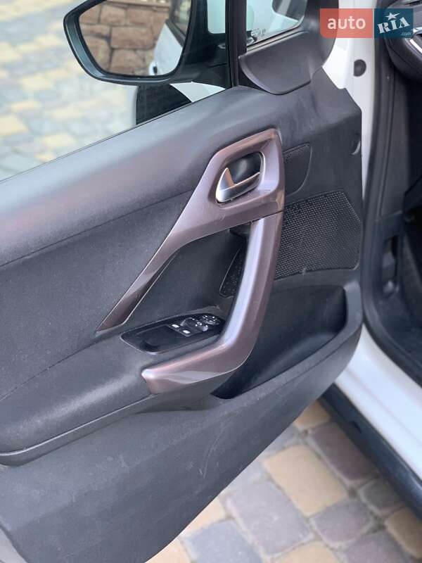 Позашляховик / Кросовер Peugeot 2008 2014 в Городку