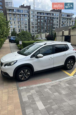 Внедорожник / Кроссовер Peugeot 2008 2017 в Киеве
