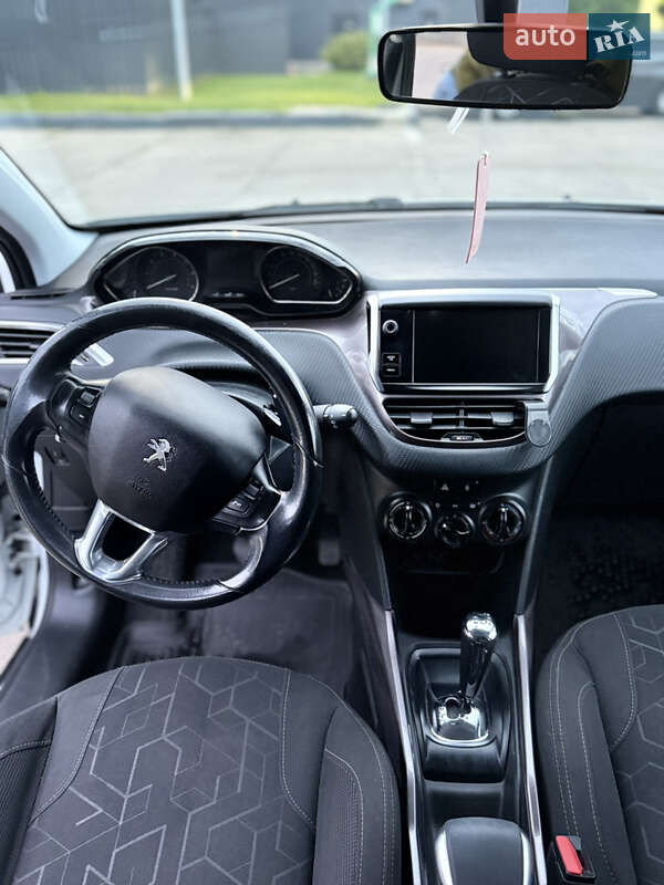 Внедорожник / Кроссовер Peugeot 2008 2014 в Рава-Русской