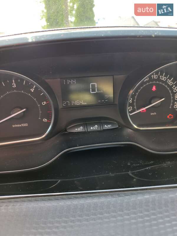 Позашляховик / Кросовер Peugeot 2008 2015 в Івано-Франківську