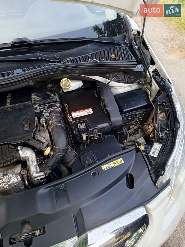 Позашляховик / Кросовер Peugeot 2008 2015 в Івано-Франківську