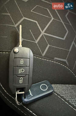 Внедорожник / Кроссовер Peugeot 2008 2019 в 