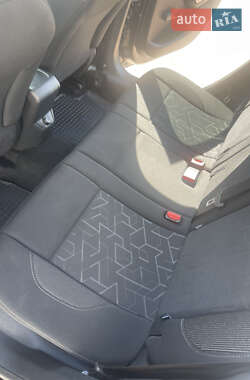 Позашляховик / Кросовер Peugeot 2008 2015 в 