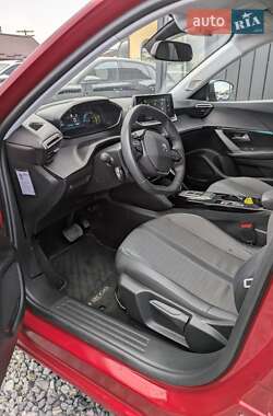 Позашляховик / Кросовер Peugeot 2008 2022 в 